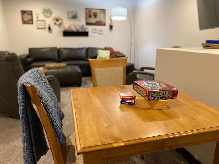 Some Chicks Place With Five Private Bedrooms! - Harrisburg, SD
