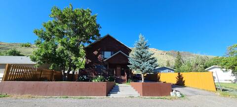 Home with view of Yellowstone National Park