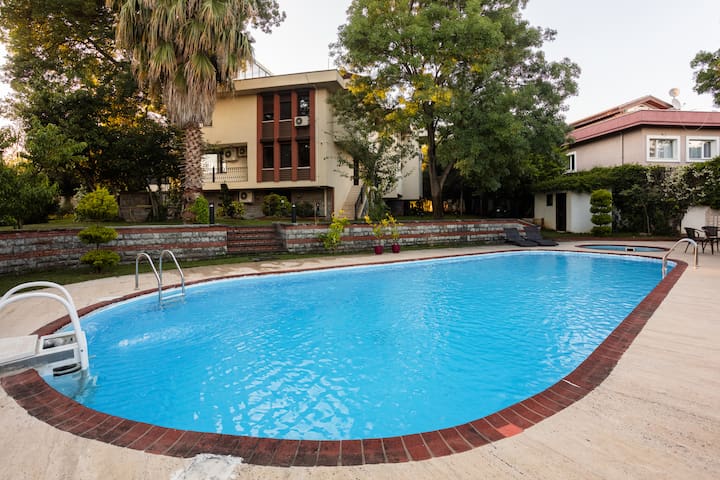 Villa Feruz. City Centre. Private Pool! Sea View! gallery image 2