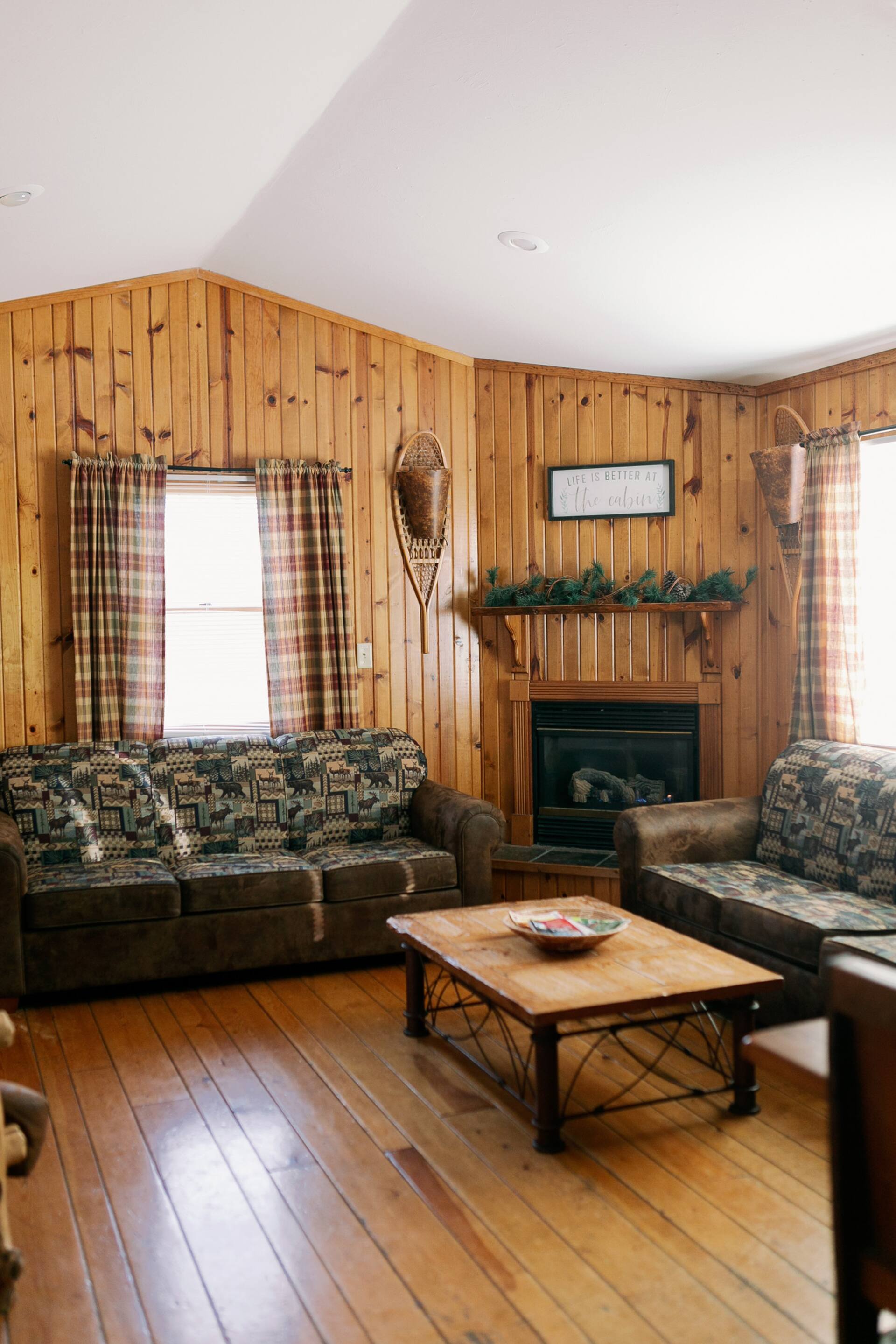 Cabin Stay at Pine Creek Cabins