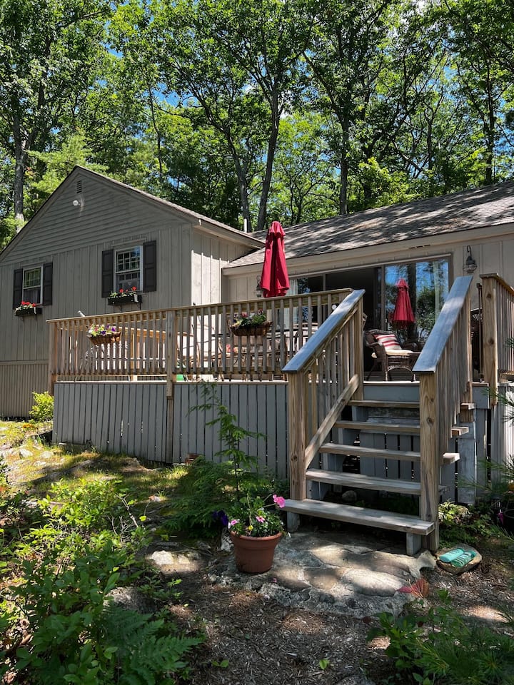 Lake Winnepesaukee (Wolfeboro) Island Cottage - Wolfeboro, NH