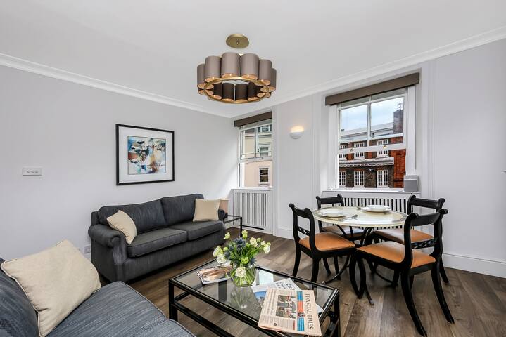 10 Curzon Street, 2 Bedroom gallery image 2