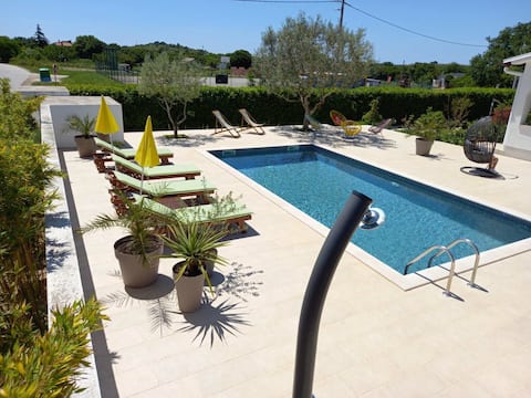 Apartment Nature Pula Jadreški with private pool