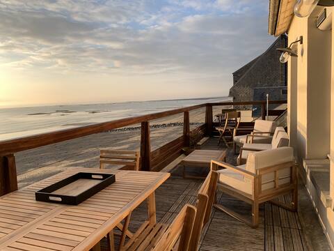 Apartment with beautiful beachfront terrace