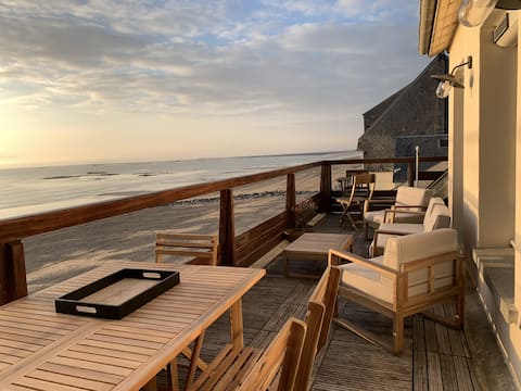 Top Airbnb: Apartment with beautiful beachfront terrace in Agon Coutainville