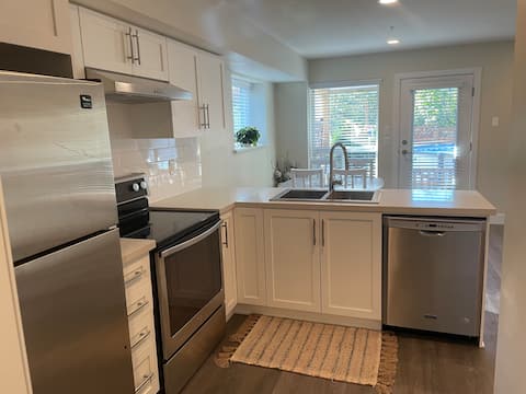 Bright modern 1 bed suite with garden/pool view.