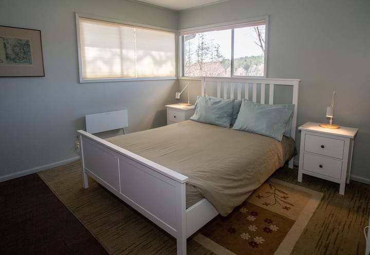 Segundo dormitorio: cama matrimonial