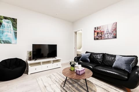 Successful Airbnb property: Inviting 2 Bedroom + 1 Bath Cozy Basement Retreat in Keswick