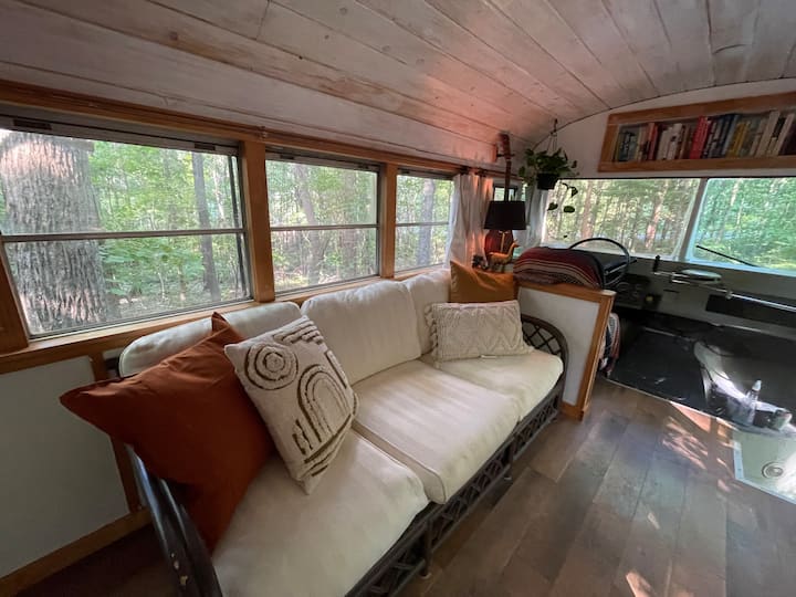 Cozy School Bus Getaway + Rooftop Deck - Durham, NC