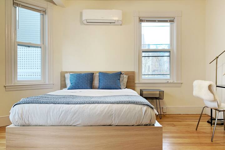 Best Location At Harvard University! Free Parking! gallery image 3