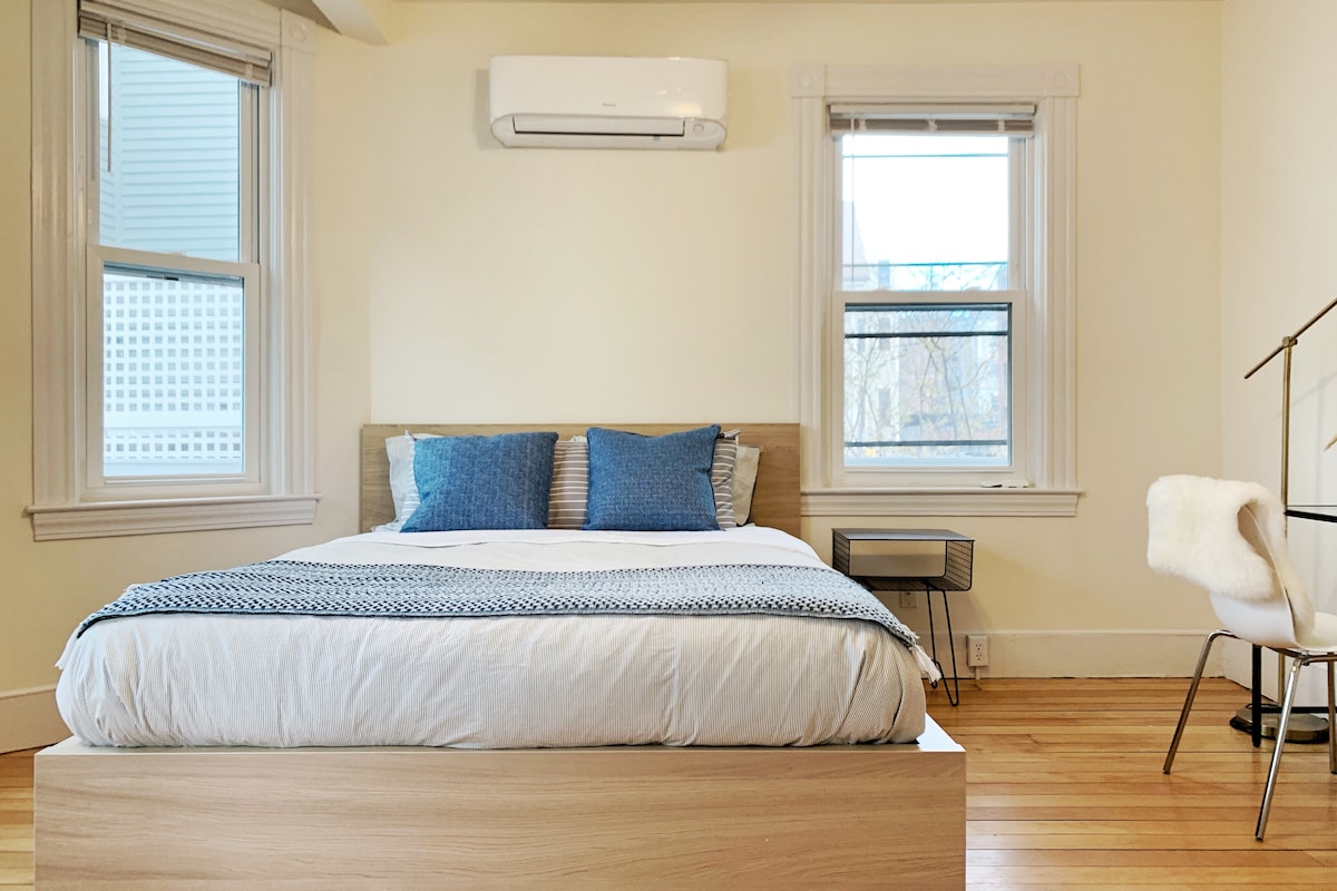 First Bedroom, Large and Bright.
Queen-Size Super Comfortable Bed.
Working Table included.
Private Mounted-AC included.