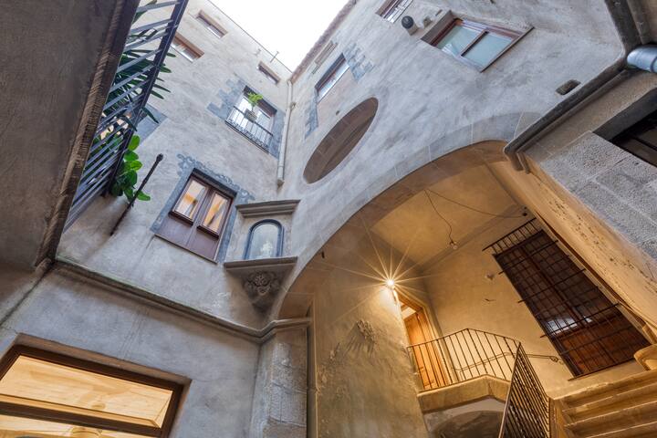 17th Century Palace in the heart of Barcelona gallery image 5
