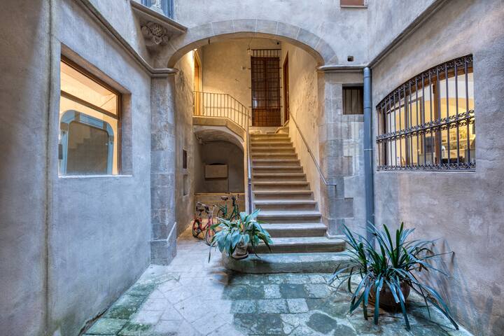 17th Century Palace in the heart of Barcelona gallery image 2