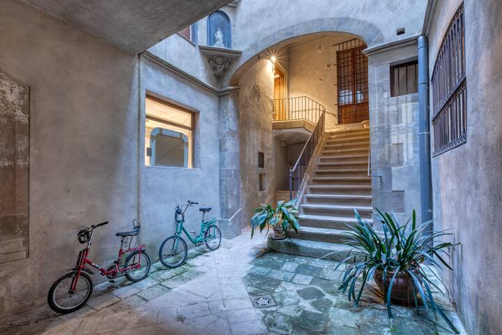 17th Century Palace in the heart of Barcelona gallery image 3