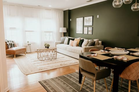Top Airbnb: South End Townhouse w/parking- Walk 2 BofA Stadium in Second Ward