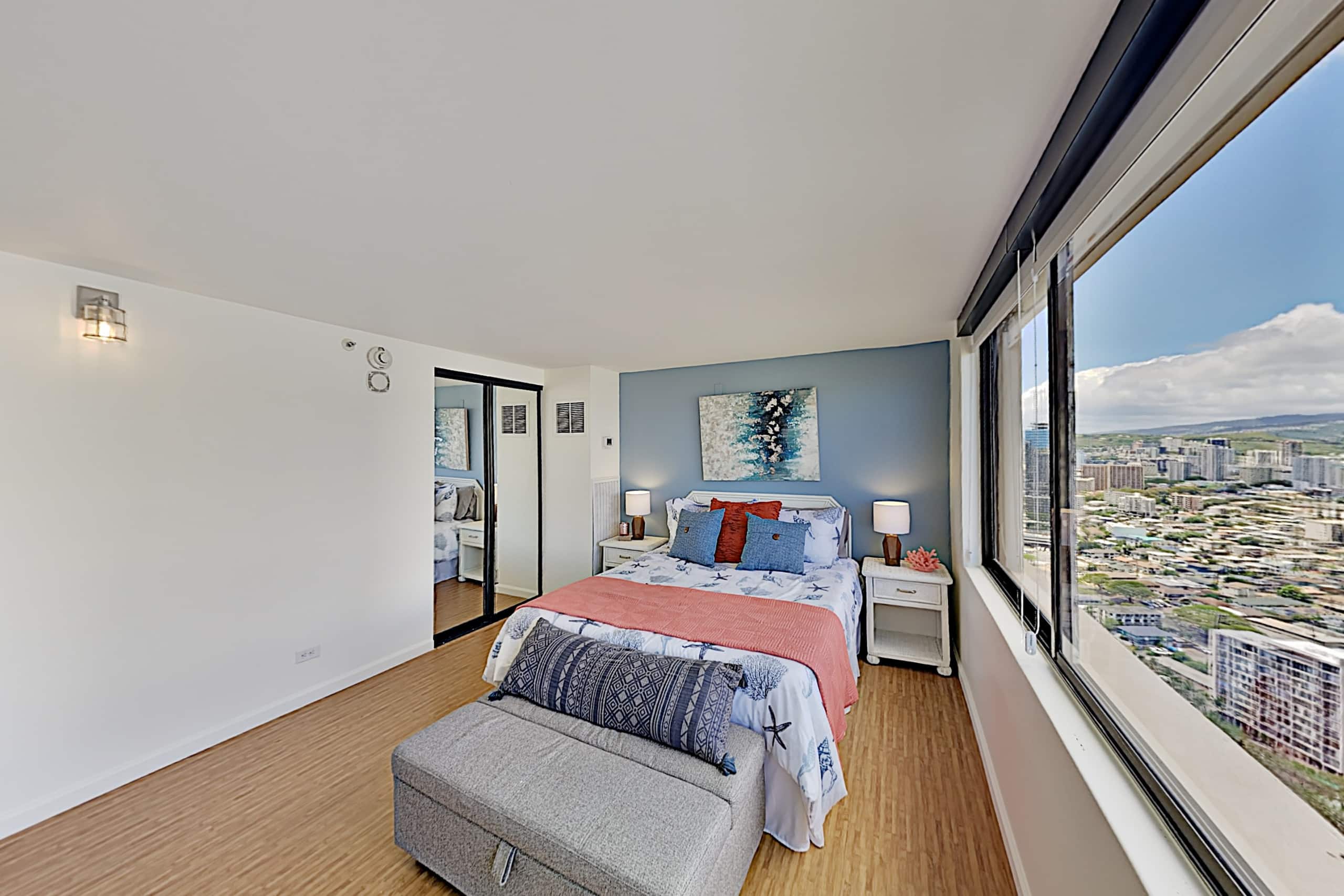 Condo in Honolulu · ★4.3 · 2 bedrooms · 4 beds · 2 private baths - Image 14