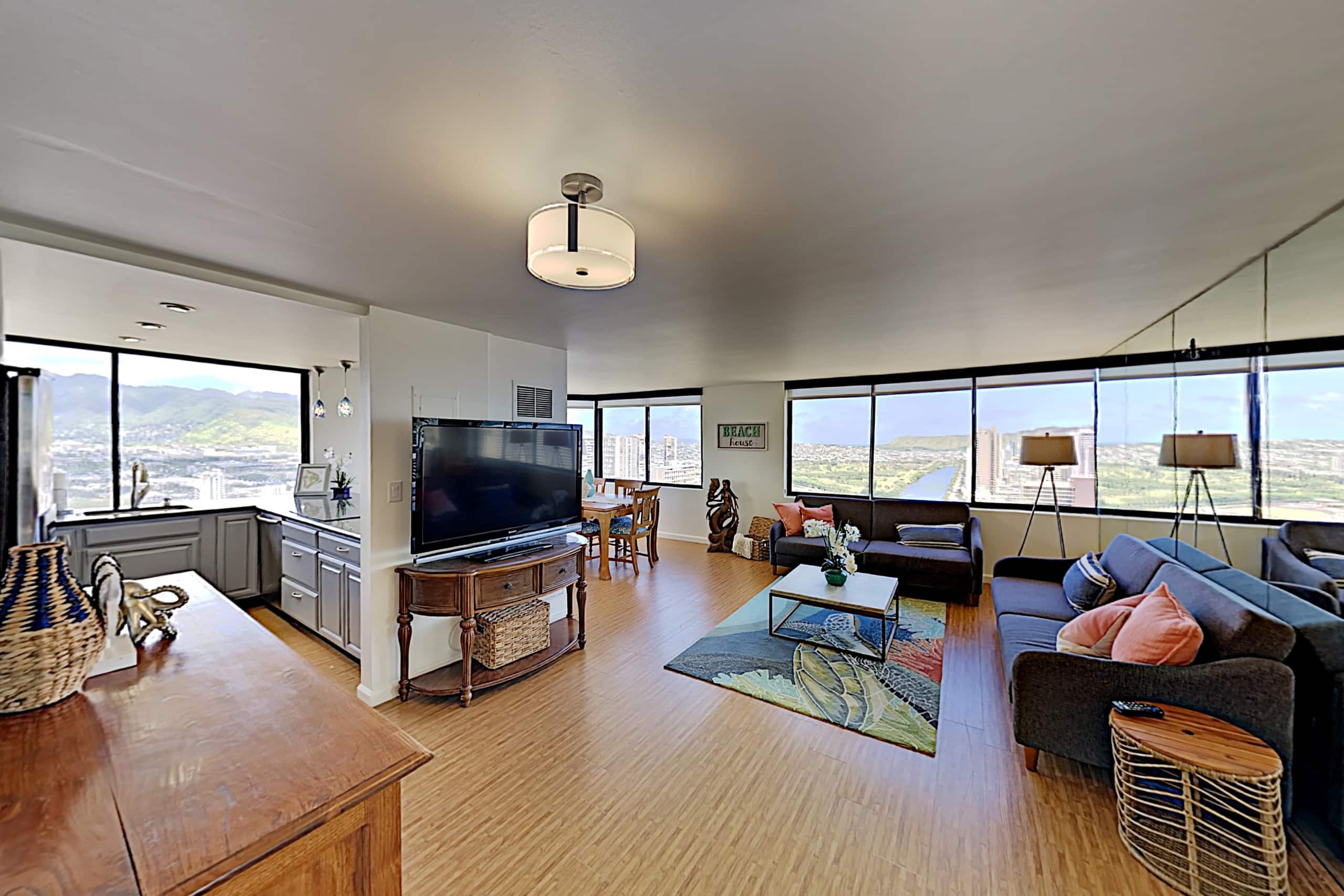 Condo in Honolulu · ★4.3 · 2 bedrooms · 4 beds · 2 private baths - Image 1