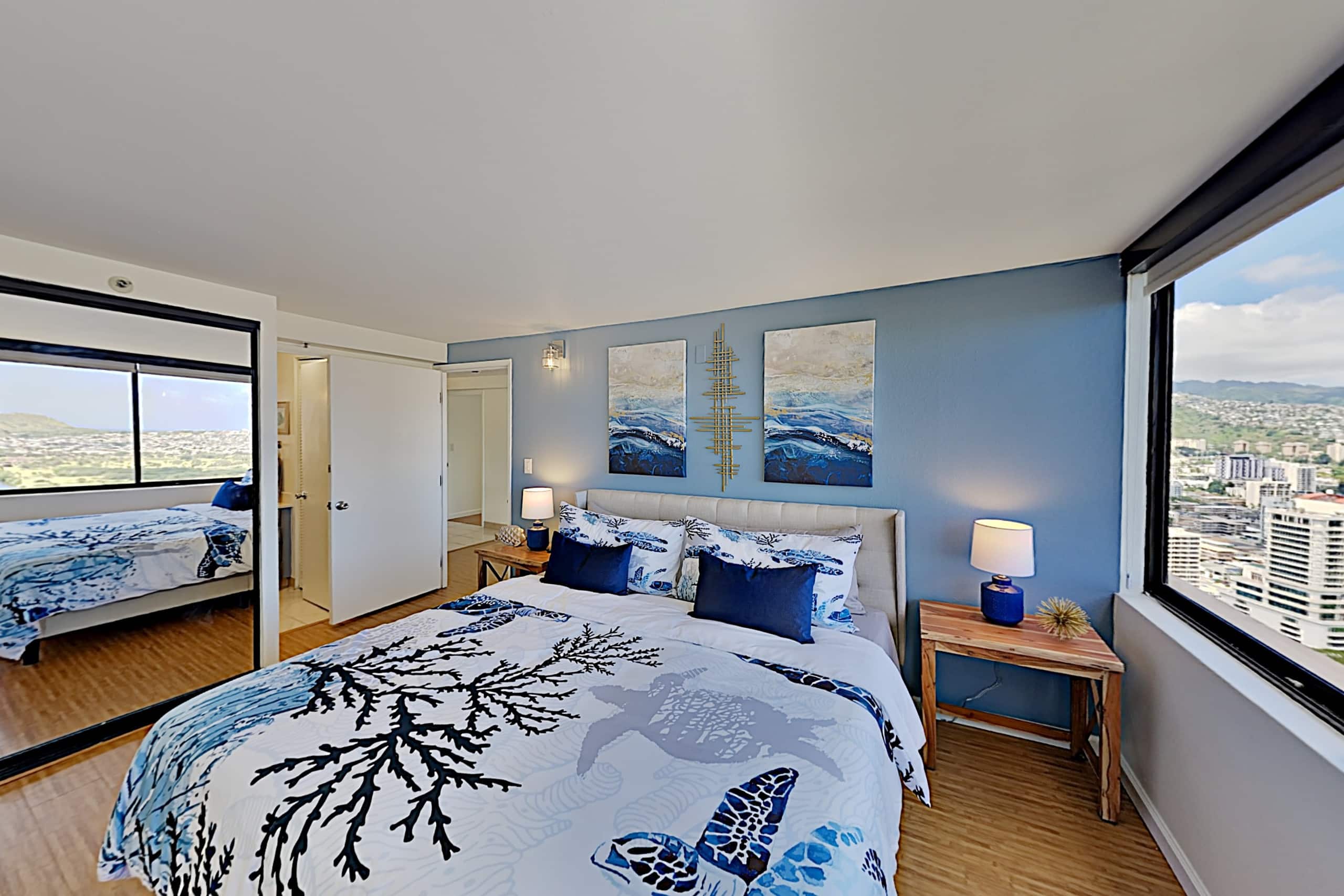 Condo in Honolulu · ★4.3 · 2 bedrooms · 4 beds · 2 private baths - Image 11