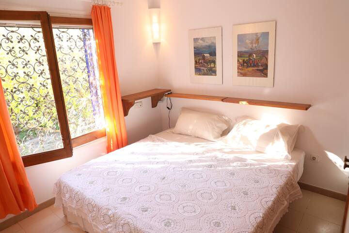 House with garden and private pool gallery image 2