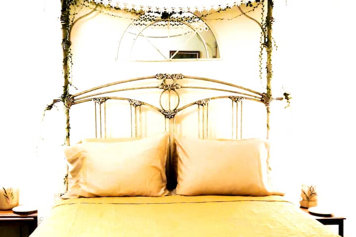 SwanSanctuaryCabin, Carriage House, намираща се в SanctuaryoftheSwan.com и ECO микро природен резерват в Birdsboro PA и Aparthotel.  3 места за настаняване в ЦЯЛ ДОМ, от които да избирате от # hotel hotel #extendedstayhotel хотели близо до мен airbnb vrbo #dogfriendly