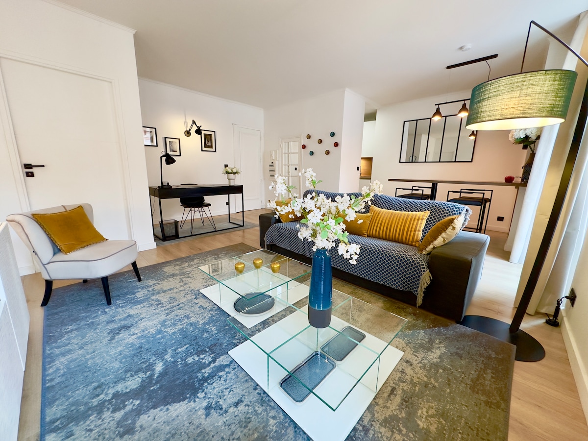 Popular Airbnb listing: Luxueux 80 m2 - 2 CH - 2 SDB - 1 mn Plages in Cannes