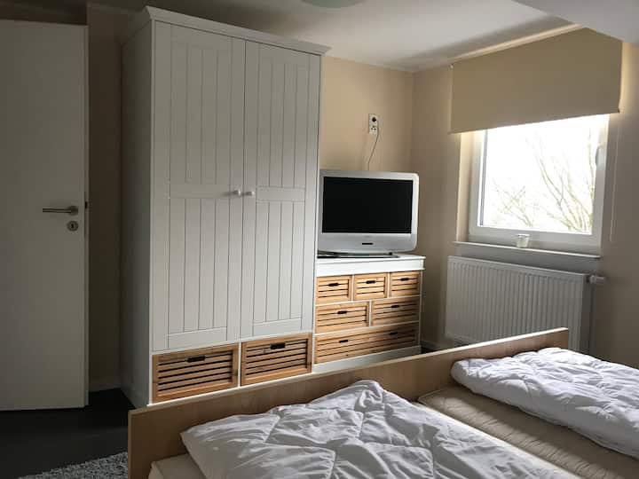 غرفة نوم 1 بسرير مزدوج + تلفزيون