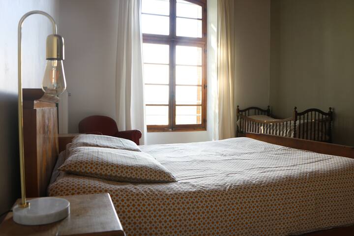 5 ° camera da letto (al 2 ° piano): un letto matrimoniale 160 + letto a castello per bambini.