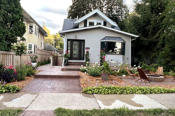 Lake Como Retreat – 3 Bed, 3 Bath Home with View