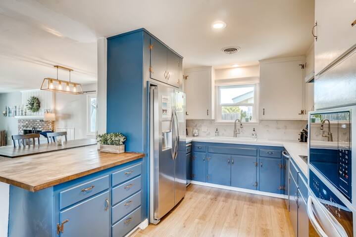 Upgraded 4BR Family Home – Extremely Spacious gallery image 5