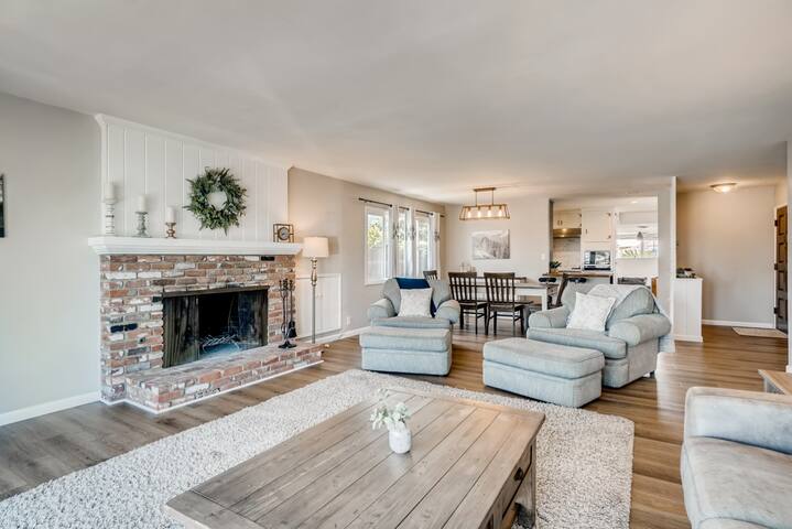 Upgraded 4BR Family Home – Extremely Spacious gallery image 2