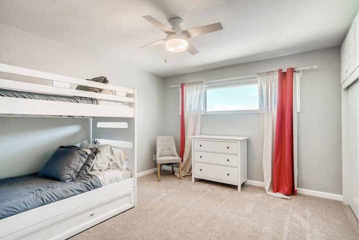 Соба на спрат со кревет на спрат