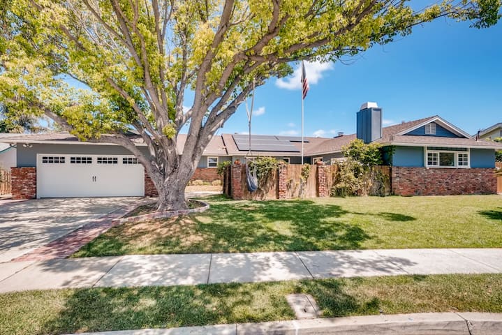 Upgraded 4BR Family Home – Extremely Spacious