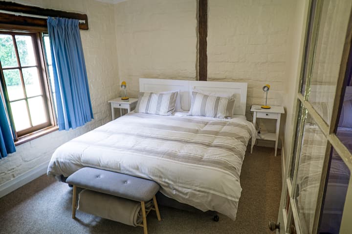 Bedrom3King
ili 2 kreveta za jednu osobu 