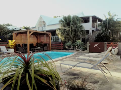 LE COLONIAL, luxury 4 bedroom, 5 minutes from the airport