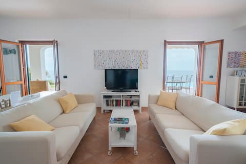 Top Airbnb: Villa Rosa - Elegant villa with panoramic pool in Cosenza
