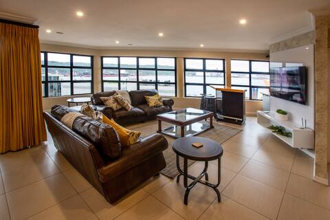 Stay at the Point - Peaceful Plentiful Penthouse