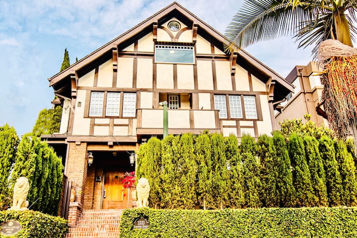 Stunning Mansion by The ConventionC & LittleItaly