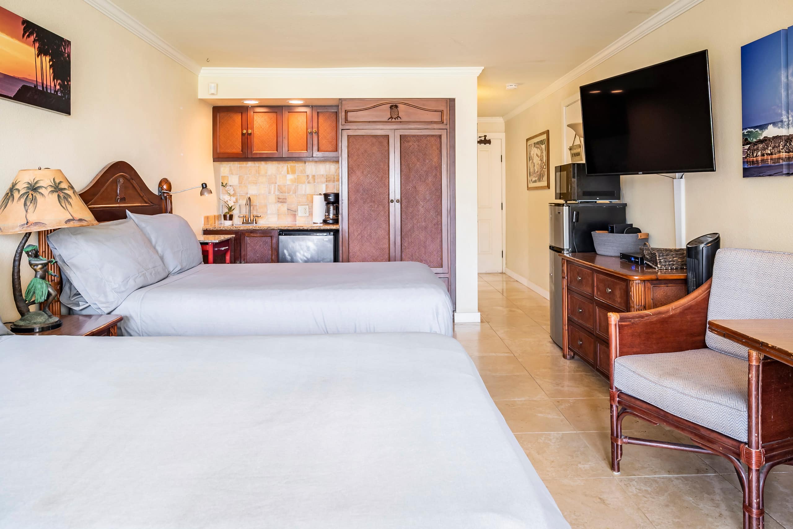 Islander Studio Gem Beachfront 2 Full Beds w/AC - Photo 7