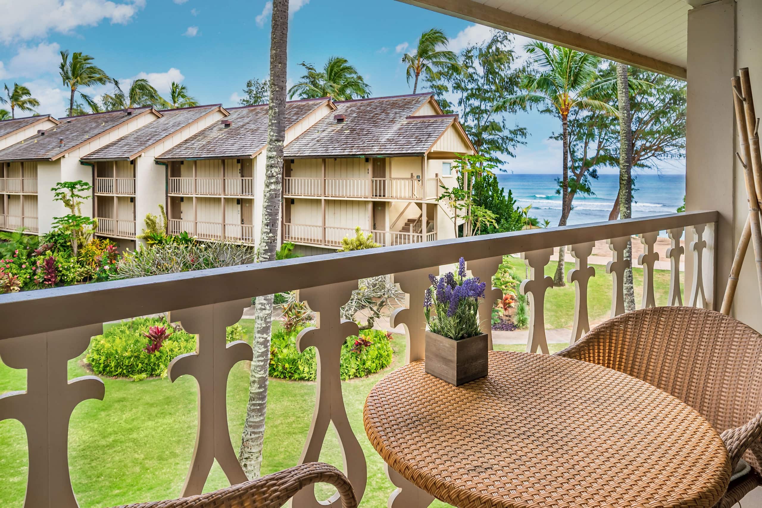 Islander Studio Gem Beachfront 2 Full Beds w/AC - Photo 1