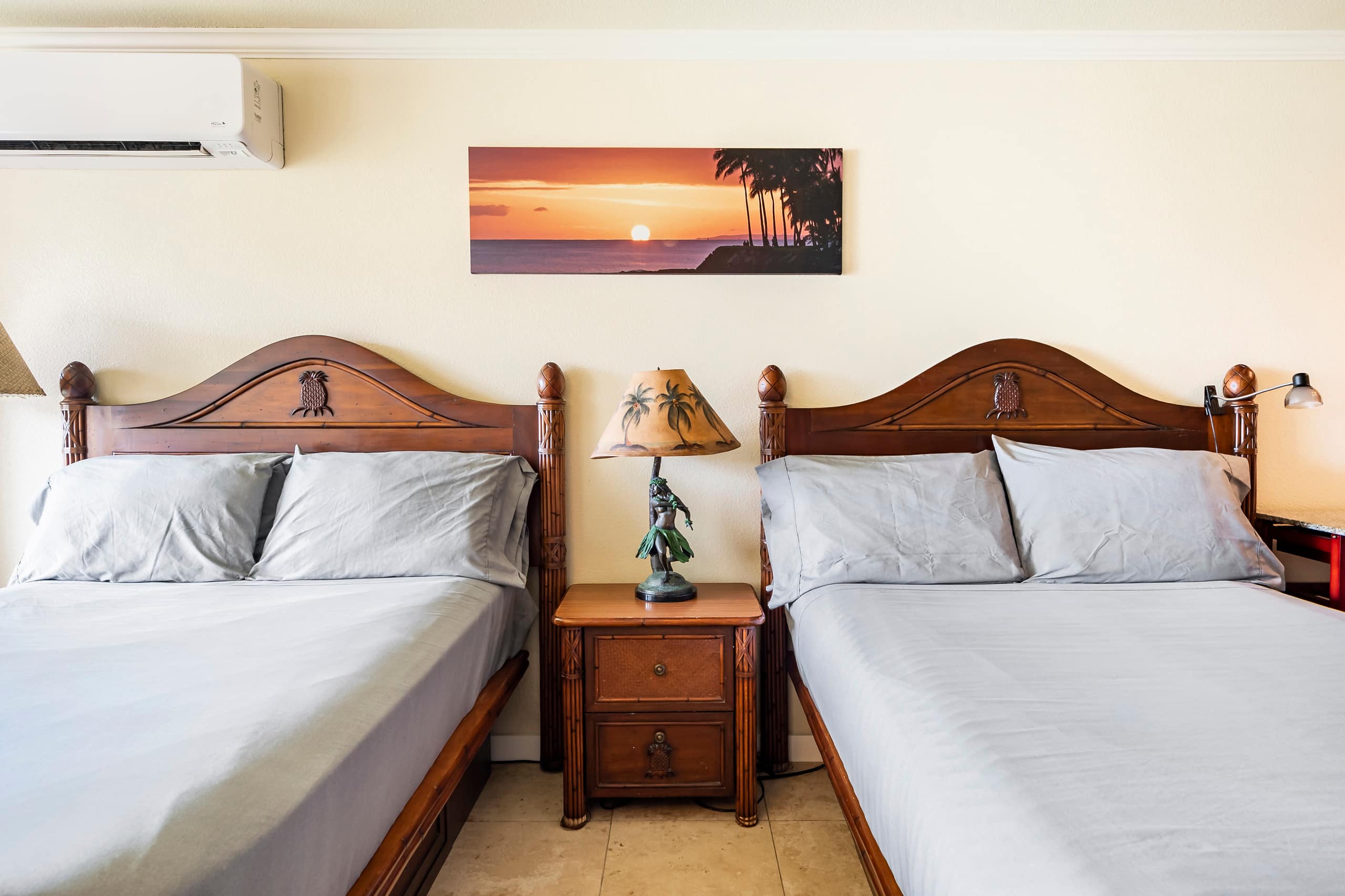 Islander Studio Gem Beachfront 2 Full Beds w/AC - Photo 9