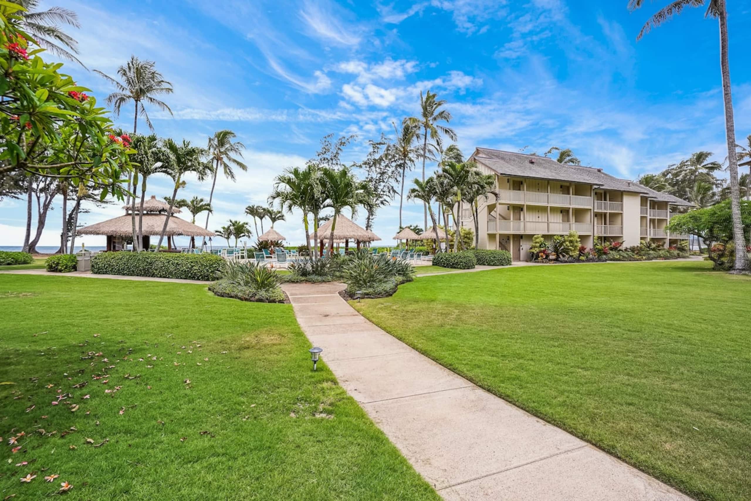 Islander Studio Gem Beachfront 2 Full Beds w/AC - Photo 19