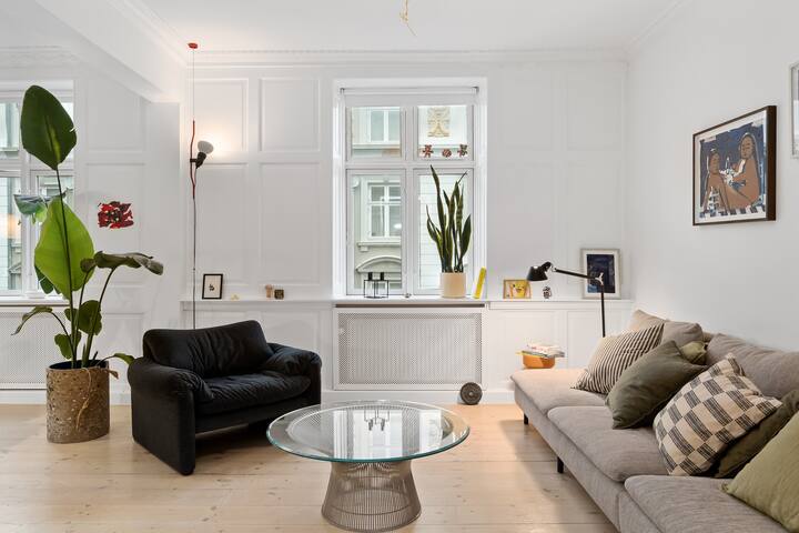 Bright vesterbro design apartment with big balcony