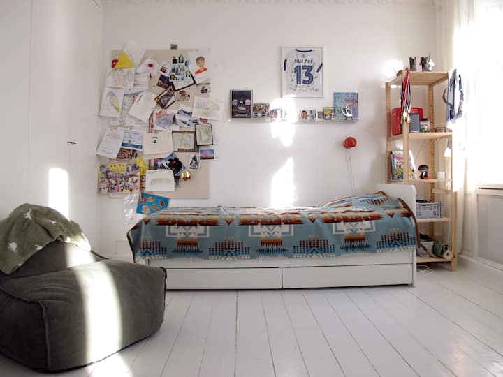 Habitación para niños con cama junior que se puede extender a dos camas individuales. La cuna está disponible bajo solicitud.

“Este lugar es bueno para una familia con niños. Fue más grande de lo esperado según las fotos“ Jia - octubre de 2021