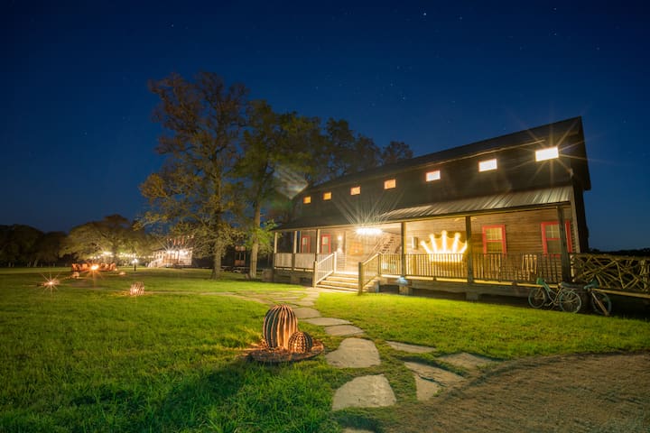 Junk Gypsy
 managed Airbnb listing 3