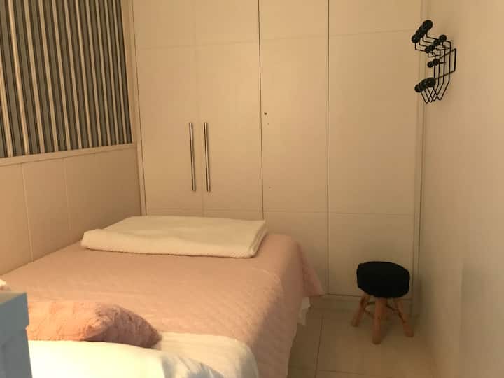 spavaonica 4:

manji apartman s bračnim krevetom