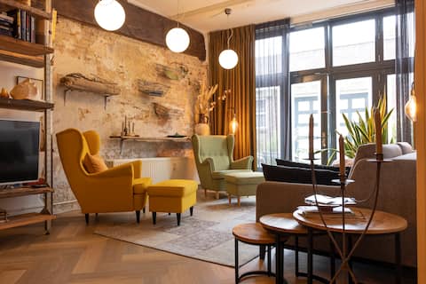 Popular Airbnb listing: Oak & Beam Atelier in Oude Stad
