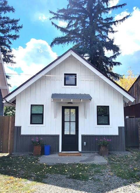 Modern cottage in town