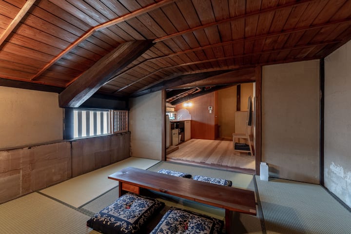 和室2
。天井がとても低い部屋です。spálne2.t je veľmi nízka izba na strope.