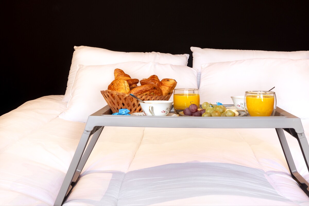 Izba s manželskou posteľou King 1 HLAVNÁ
raňajka v