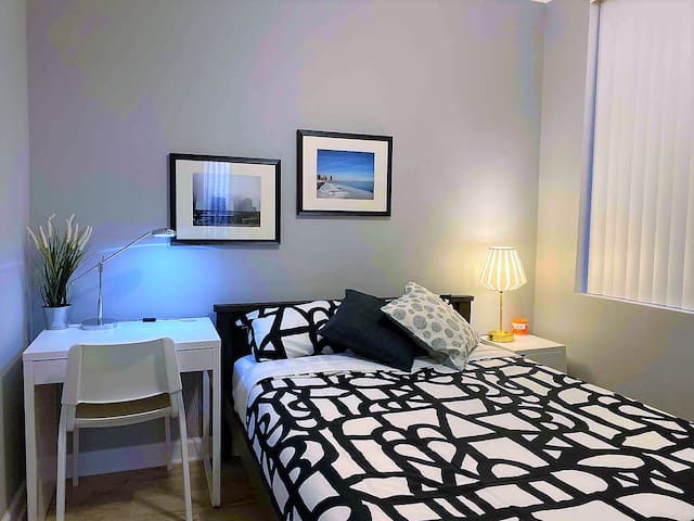 4 #2S – 5 Bedroom 2 Bath – McCormick Pl, Wintrust